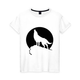 Женская футболка хлопок с принтом Волк на фоне Луны , 100% хлопок | прямой крой, круглый вырез горловины, длина до линии бедер, слегка спущенное плечо | волк | животные | луна | утес | хищник