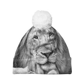 Шапка 3D c помпоном с принтом Лев , 100% полиэстер | универсальный размер, печать по всей поверхности изделия | animal | black   white | king | lies | lion | look | predator | wild | взгляд | дикий | животное | зверь | лев | лежит | хищник | царь | черно   белый