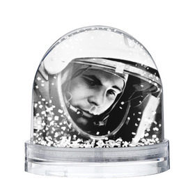 Снежный шар с принтом Юрий Гагарин , Пластик | Изображение внутри шара печатается на глянцевой фотобумаге с двух сторон | первый космонавт