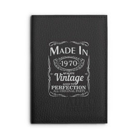 Обложка для автодокументов с принтом Сделано в 1970 , натуральная кожа |  размер 19,9*13 см; внутри 4 больших “конверта” для документов и один маленький отдел — туда идеально встанут права | 1970 | винтаж | год рождения | дата | надпись | сделано