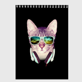 Скетчбук с принтом Кот в Наушниках , 100% бумага
 | 48 листов, плотность листов — 100 г/м2, плотность картонной обложки — 250 г/м2. Листы скреплены сверху удобной пружинной спиралью | Тематика изображения на принте: cat | cats | kitten | kitty | pussy | диджей | кот | котенок | котик | котики | коты | котята | кошка | кошки | наушники | очки