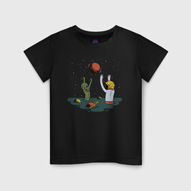Детская футболка хлопок с принтом Космонавт и пришелец играют , 100% хлопок | круглый вырез горловины, полуприлегающий силуэт, длина до линии бедер | alien | aliens | astronaut | beach | cosmonaut | planet | planets | playing | plays | space | ufo | water polo | астронавт | в космосе | ватер поло | водной поло | волейбол | играют | инопланетянин | космический | космонавт | космос | нло | пля