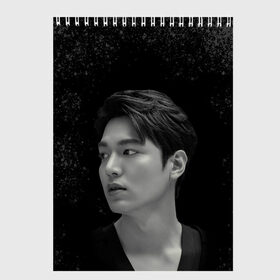 Скетчбук с принтом Ли Мин Хо Lee Min Ho , 100% бумага
 | 48 листов, плотность листов — 100 г/м2, плотность картонной обложки — 250 г/м2. Листы скреплены сверху удобной пружинной спиралью | Тематика изображения на принте: lee min ho | автограф | дорамы | ли мин хо | песни | профиль | роли | фильмы | фото