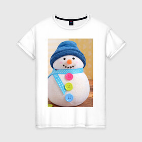 Женская футболка хлопок с принтом Счастливый снеговичок , 100% хлопок | прямой крой, круглый вырез горловины, длина до линии бедер, слегка спущенное плечо | детство | зима 2022 | новый год | праздник | радость | снеговик | счастье